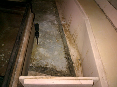 IMG-20111109-00085.jpg (87.69 KiB) Viewed 30123 times this is the top of the tank...can only imagine whats inside!