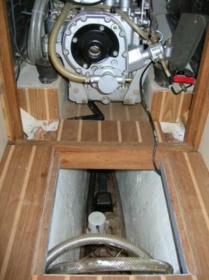 DSCN3475.JPG (40.04 KiB) Viewed 18779 times Bilge area, showing Rule pump and Strum Box