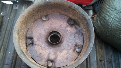 IMG_20140314_183308_348resize.jpg (87.93 KiB) Viewed 18965 times these would have required turning because of the rust and heavy scale on the braking surface. I figured better to just replace them, money better spent especially since new drums came with races.