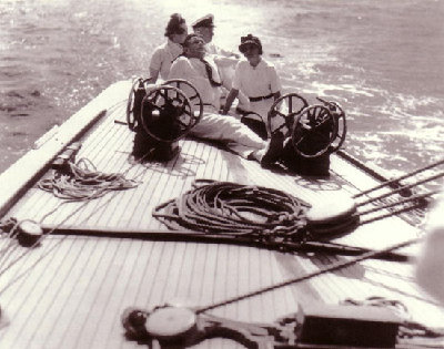 winches.jpg (80.91 KiB) Viewed 4176 times backstay trimmers